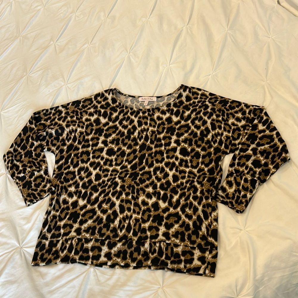 Harlow & Rose Crew Neck Long Sleeves Leopard Print Blouse Size Large
